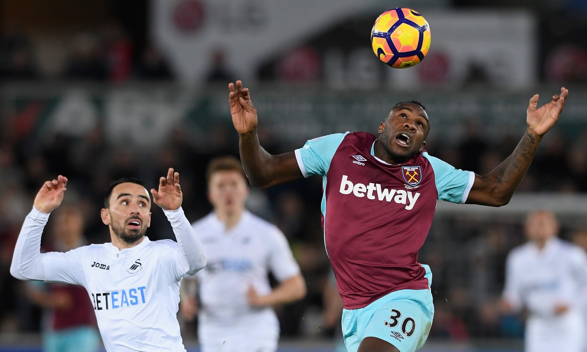 正吸引着各 正吸引着各